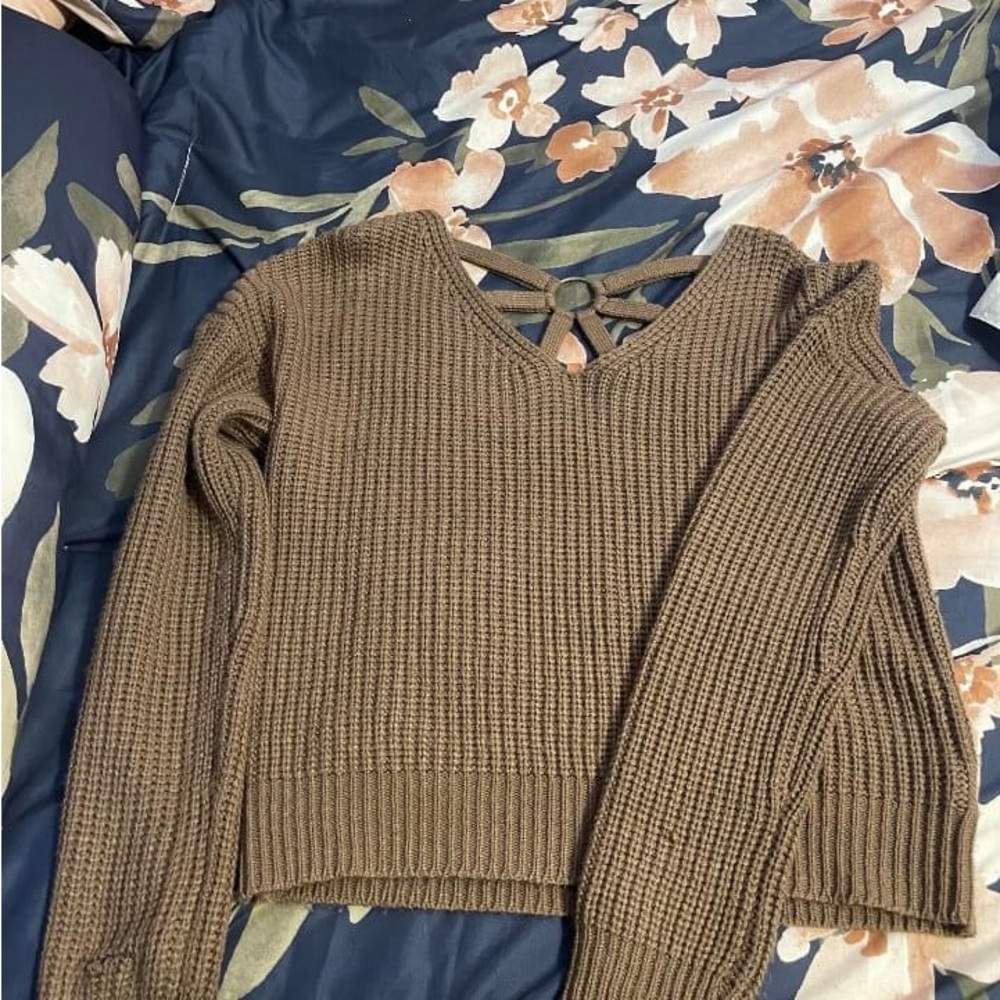 4 long sleeve sweaters size small